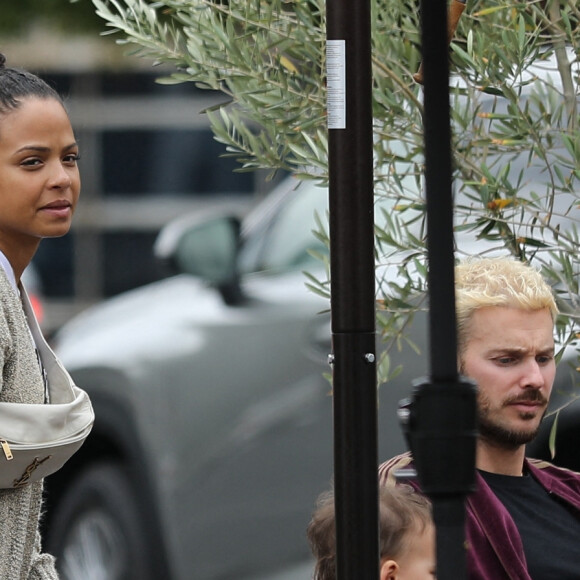 Matt Pokora (M. Pokora), sa femme Christina Milian et leur fils Isaiah sont allés déjeuner au restaurant Mauro's Cafe à West Hollywood, Los Angeles, le 7 juin 2021.