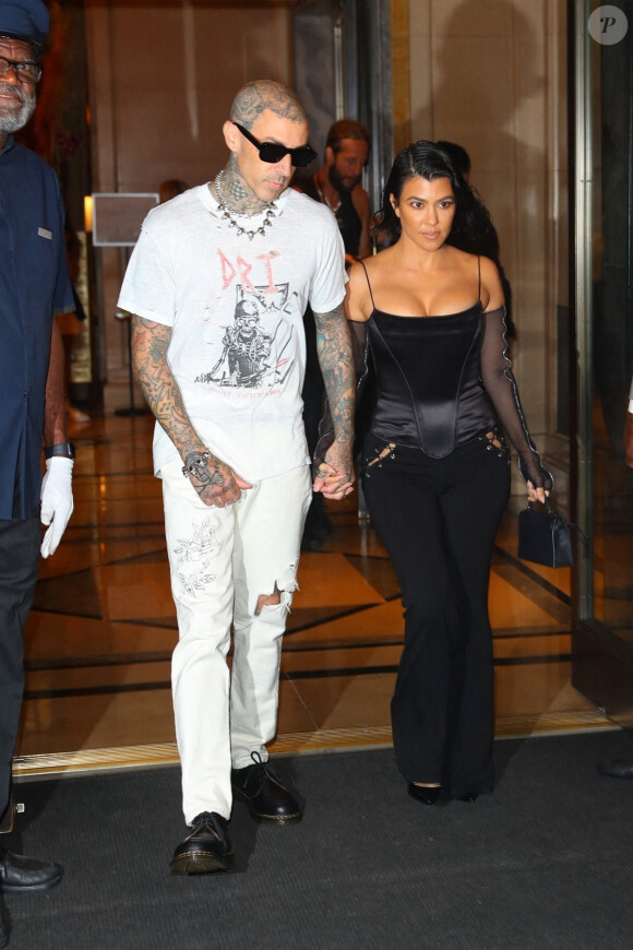 Travis Barker, Kourtney Kardashian - K.Kardashian, L.Anthony, K.Kardashian et son compagnon T.Barker aperçus à la sortie de leur hôtel à New York, le 11 septembre 2021.