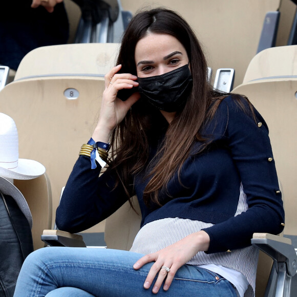 Vianney (Vianney Bureau) et sa compagne Catherine Robert (enceinte) dans les tribunes des Internationaux de France de tennis de Roland Garros à Paris, France, le 5 juin 2021. © Dominique Jacovides/Bestimage 