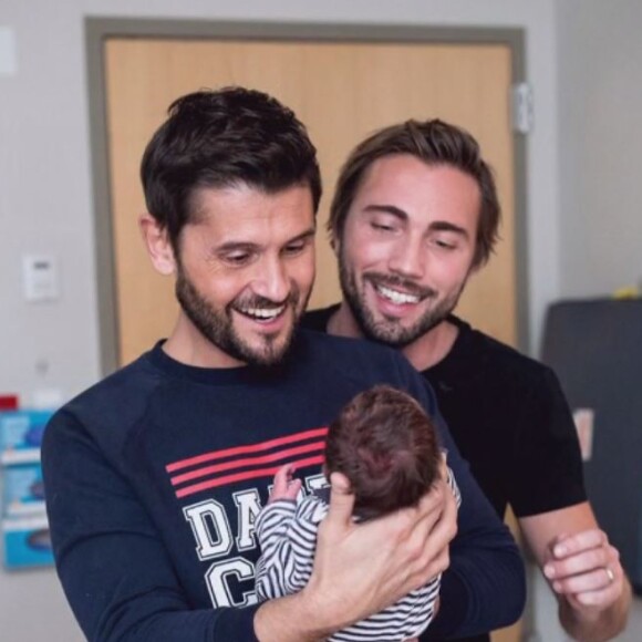 Christophe Beaugrand évoque la naissance de son fils Valentin et la mère-porteuse Whitney dans "La Maison des maternelles", le 11 octobre 2021, sur France 2
