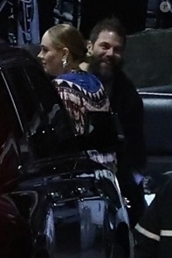 Exclusif - Adele et son mari Simon Konecki arrivent au Staples Center de Los Angeles pour assister au concert de Elton John à Los Angeles le 25 janvier 2019.