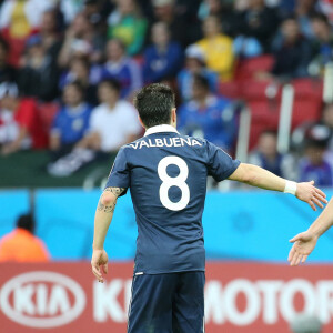 Karim Benzema et Mathieu Valbuena - Victoire de l'équipe de France contre le Honduras 3 à 0 lors de la coupe du monde de football à Porto Alegre au Brésil le 15 juin 2014.