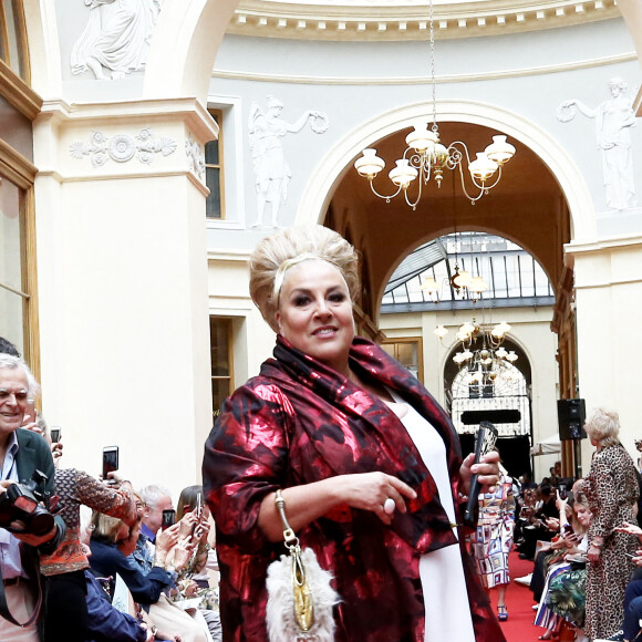 Semi-exclusif - Marianne James - Défilé "Over Fifty... et alors !" à la galerie Vivienne à Paris le 17 Juin 2019. © Dominique Jacovides/Bestimage