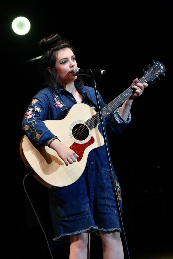 Hoshi durant le concert Star à Juan, au profit de l'association "Enfant Star et Match" dans la pinède Gould d'Antibes Juan-les-Pins le 10 juillet 2018. © Bruno Bebert/Bestimage