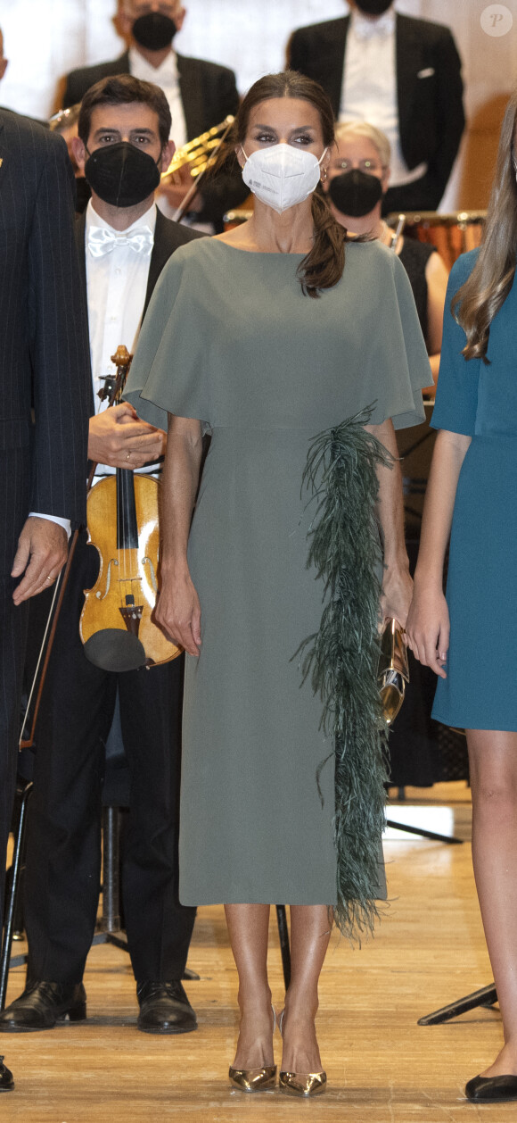 Le roi Felipe VI, la reine Letizia, la princesse héritière Leonor et la princesse Sofia d'Espagne, assistent au concert de clôture de la "29e Semaine musicale" à l'auditorium Principe Felipe à la veille de la cérémonie de remise des prix de la princesse des Asturies. Oviedo, 21 octobre 2021. 