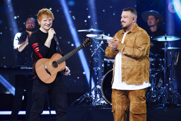 Ed Sheeran se produit dans l'émission Idol sur TV4 en Suède le 7 octobre 2021.