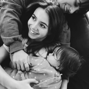Alizée dévoile une sublime photo d'elle avec ses filles Maggy et Annily. Février 2021.