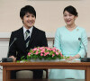 La princesse Mako et son fiancé Kei Komuro après l'annonce de leurs fiançailles à Tokyo, au Japon. Ils se sont enfin mariés.