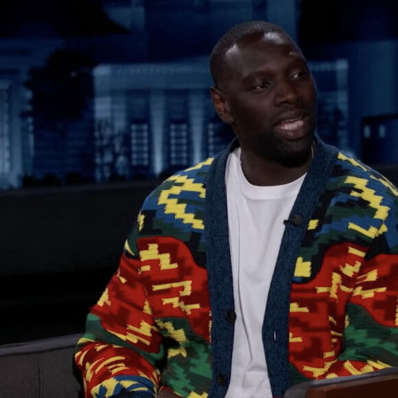 Omar Sy révèle à Jimmy Kimmel qu'il a appris l'anglais en regardant "L'Incroyable Famille Kardashian", une fois installé aux Etats-Unis. Il a d'abord essayé de parfaire son apprentissage en regardant la chaîne d'informations continue CNN mais le débit de parole était trop rapide. L'acteur français était sur le plateau de l'émission "Jimmy Kimmel Live" pour la promotion de la deuxième saison de la série "Arsène Lupin" (Netflix). Los Angeles. Le 15 juin 2021.