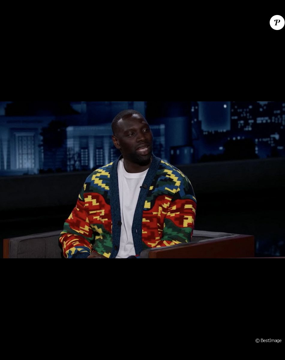 Omar Sy révèle à Jimmy Kimmel qu'il a appris l'anglais en regardant "L'Incroyable Famille Kardashian", une fois installé aux Etats-Unis. Il a d'abord essayé de parfaire son apprentissage en regardant la chaîne d'informations continue CNN mais le débit de parole était trop rapide. L'acteur français était sur le plateau de l'émission "Jimmy Kimmel Live" pour la promotion de la deuxième saison de la série "Arsène Lupin" (Netflix). Los Angeles. Le 15 juin 2021.