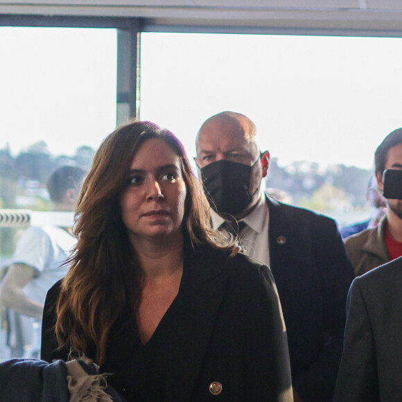 Eric Zemmour et sa conseillère Sarah Knafo arrivant à une conférence aux allures de meeting pour la promotion du livre du polémiste, La France n'a pas dit son dernier mot, à Biarritz le 26 octobre 2021