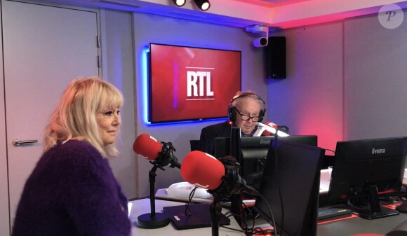 Exclusif - Mylène Demongeot à RTL interviewée par Philippe Bouvard pour la sortie de son livre "La vie, c'est génial ! " le 12 avril 2018. © Stéphane Mulys/Bestimage