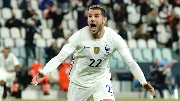 Théo Hernandez va être papa pour la première fois ! Sa jolie Zoe dévoile son ventre arrondi