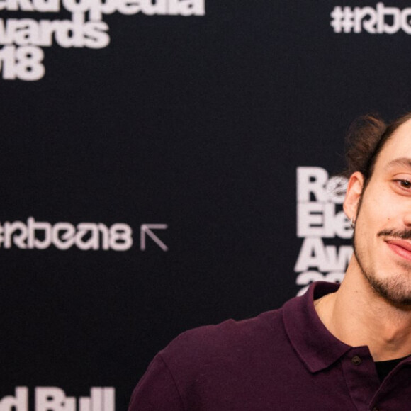 La chanteuse Angèle et son frère le rappeur Roméo Elvis (Roméo Van Laeken) lors de la 8ème édition des Red Bull Elektropedia Awards dans la salle de Flagey, à Bruxelles, Belgique, le 13 novembre 2018.