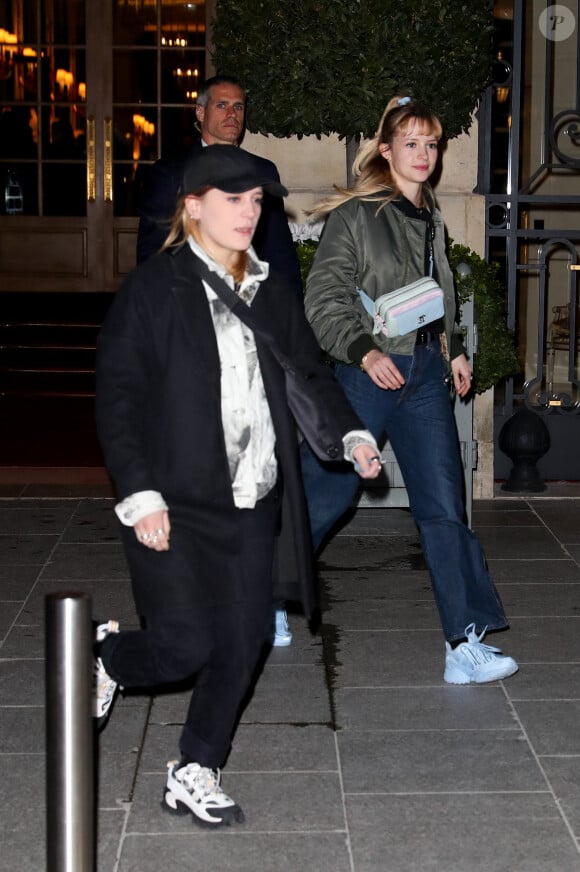 Exclusif - La chanteuse Angèle et son amie Marie Papillon à la sortie de l'hôtel Ritz à Paris en marge de la fashion week prêt-à-porter automne-hiver 2020/2021 le 25 février 2020.