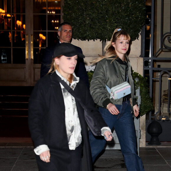 Exclusif - La chanteuse Angèle et son amie Marie Papillon à la sortie de l'hôtel Ritz à Paris en marge de la fashion week prêt-à-porter automne-hiver 2020/2021 le 25 février 2020.