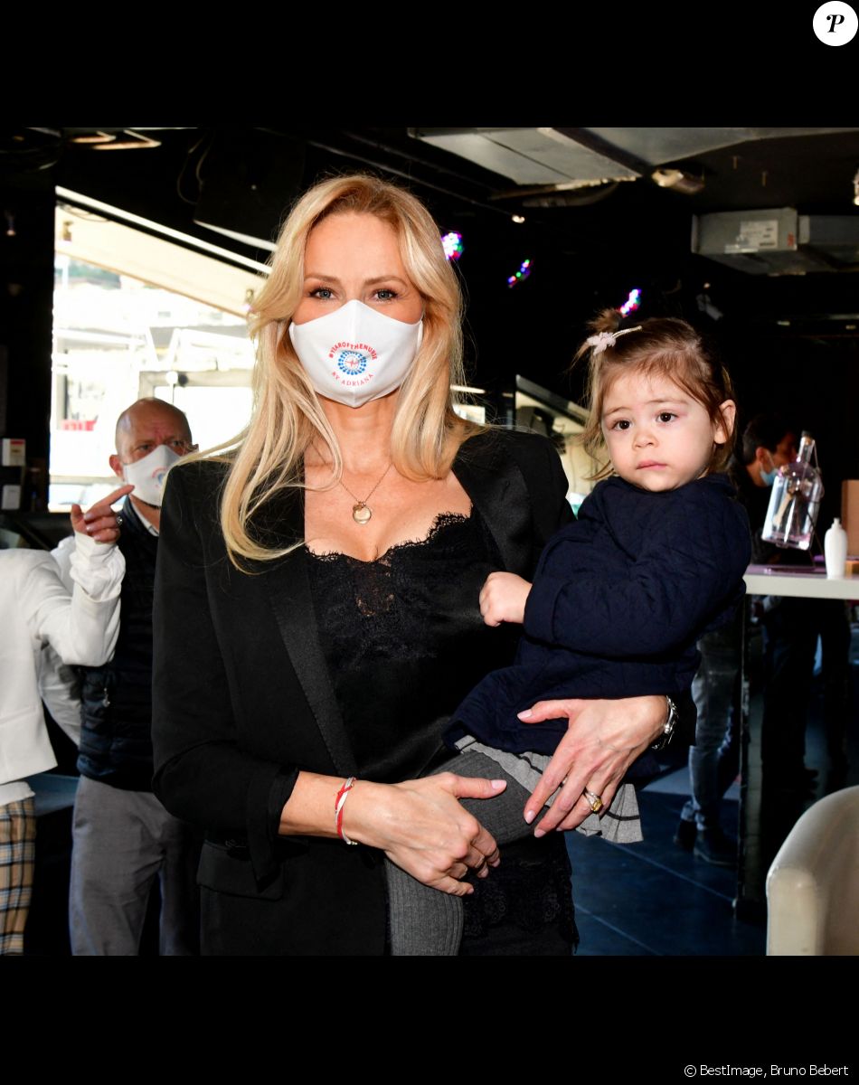Exclusif - Adriana Karembeu Ohanian et sa fille Nina à l'occasion de l'année internationale de l'infirmière et de la sage-femme © Bruno Bebert / Bestimge
