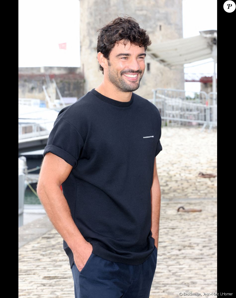 Simon Ehrlacher au photocall de la série "Plus belle la vie" lors de la 23ème édition du Festival de la Fiction tv de la Rochelle 2021, à La Rochelle, France, le 18 septembre 2021. © Jean-Marc LHomer/Bestimage