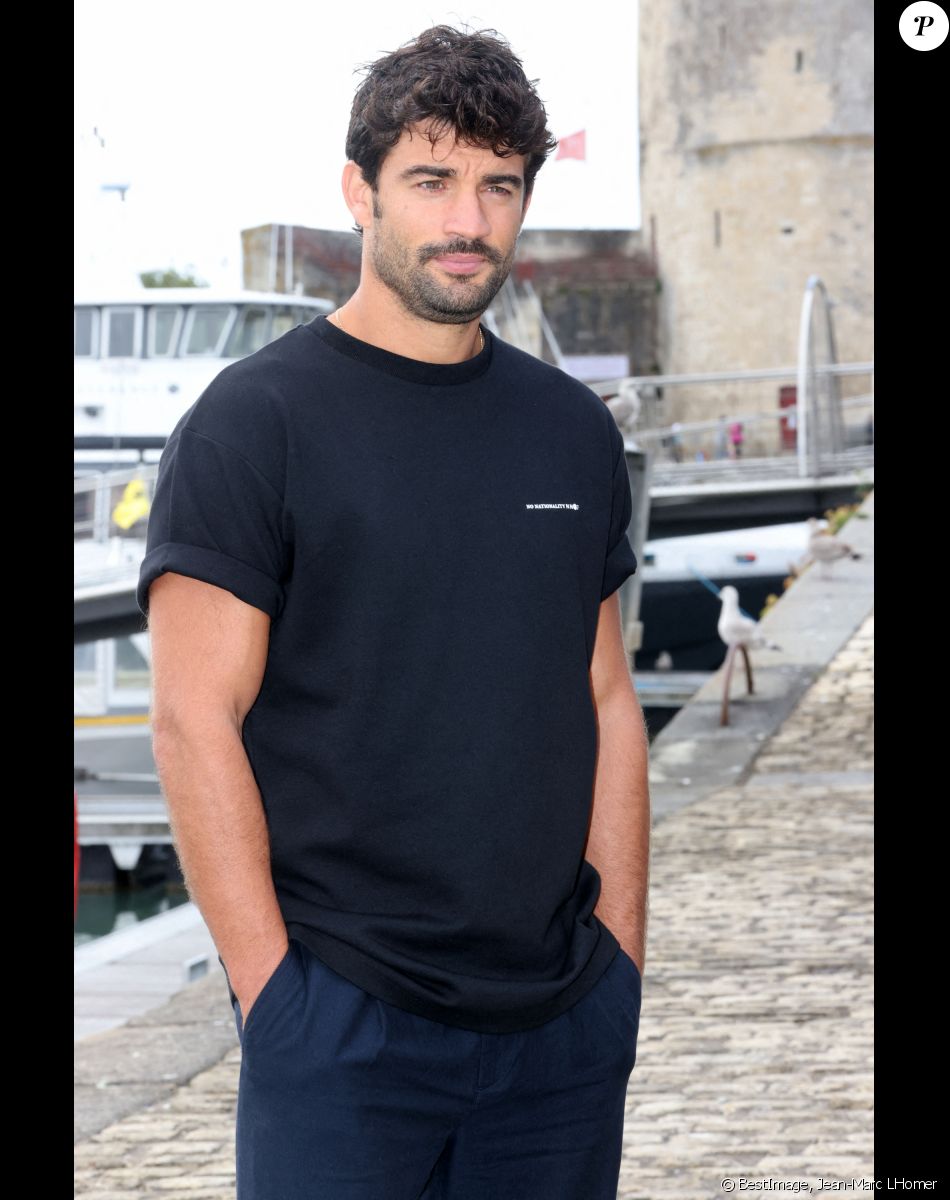 Simon Ehrlacher au photocall de la série "Plus belle la vie" lors de la 23ème édition du Festival de la Fiction tv de la Rochelle 2021, à La Rochelle, France, le 18 septembre 2021. © Jean-Marc LHomer/Bestimage