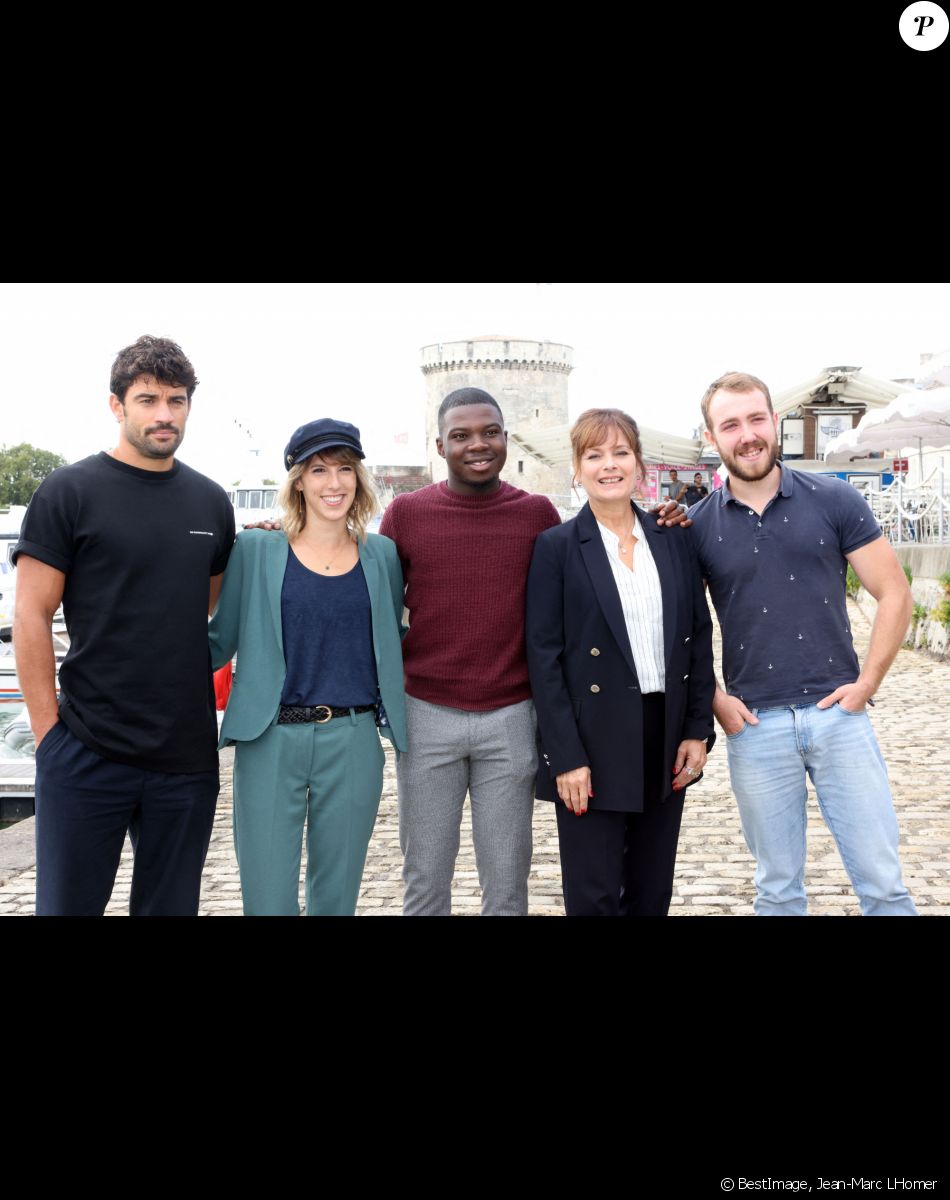 Simon Ehrlacher, Léa François, Boubacar Kabo, Cécilia Hornus, Théo Bertrand au photocall de la série "Plus belle la vie" lors de la 23ème édition du Festival de la Fiction tv de la Rochelle 2021, à La Rochelle, France, le 18 septembre 2021. © Jean-Marc LHomer/Bestimage