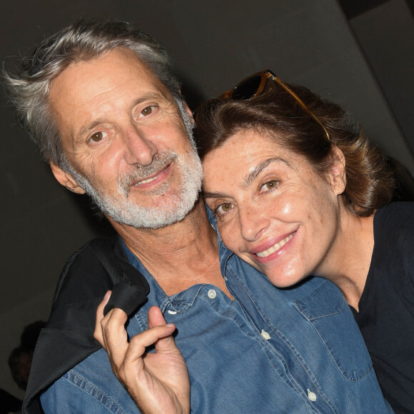 Antoine de Caunes et sa femme Daphné Roulier - Dédicace du nouveau roman de Sacha Sperling "Le fils du pêcheur" aux éditions Robert Laffont à l'Hôtel Costes à Paris. © Coadic Guirec/Bestimage 