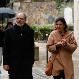 Jean-Pierre Darroussin à la sortie de l'hommage à Marcel Bluwal au cimetière de Montmartre à Paris le 29 octobre 2021. 