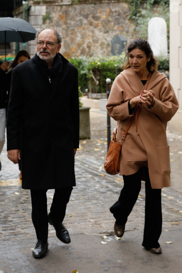Jean-Pierre Darroussin à la sortie de l'hommage à Marcel Bluwal au cimetière de Montmartre à Paris le 29 octobre 2021. 