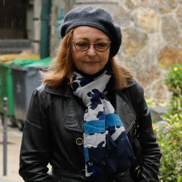 Catherine Frot à la sortie de l'hommage à Marcel Bluwal au cimetière de Montmartre à Paris. 