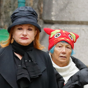 Catherine Jacob à la sortie de l'hommage à Marcel Bluwal au cimetière de Montmartre à Paris le 29 octobre 2021. 