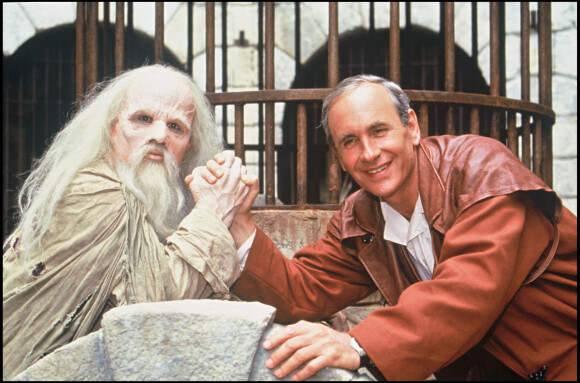 Patrice Laffont et le Père Fouras dans l'émission "Fort Boyard" en 1993. 