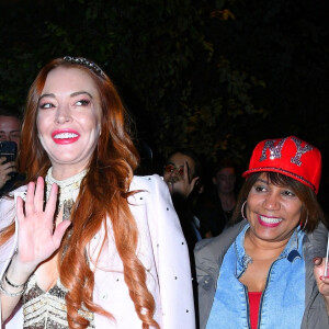 Lindsay Lohan arrive à l'hôtel Mercer avec sa soeur Aliana et sa mère Dina à New York, le 25 octobre 2019 