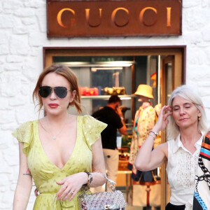 Lindsay Lohan et Hofit Golan arrivent à l'inauguration de la nouvelle boutique "Philippe Plein" à Mykonos, le 20 juin 2019.
