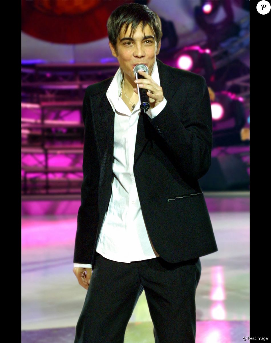 Portrait de Gregory Lemarchal, gagnant de la saison 4 de la Star Academy.