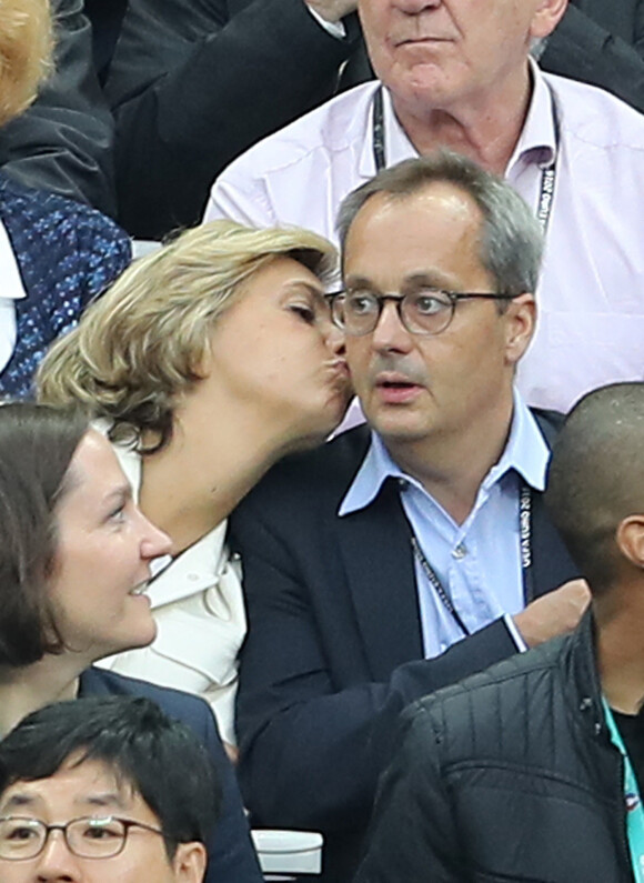 Valérie Pécresse et son mari Jérôme au match d'ouverture de l'Euro, France-Roumanie au Stade de France © Cyril Moreau/Bestimage