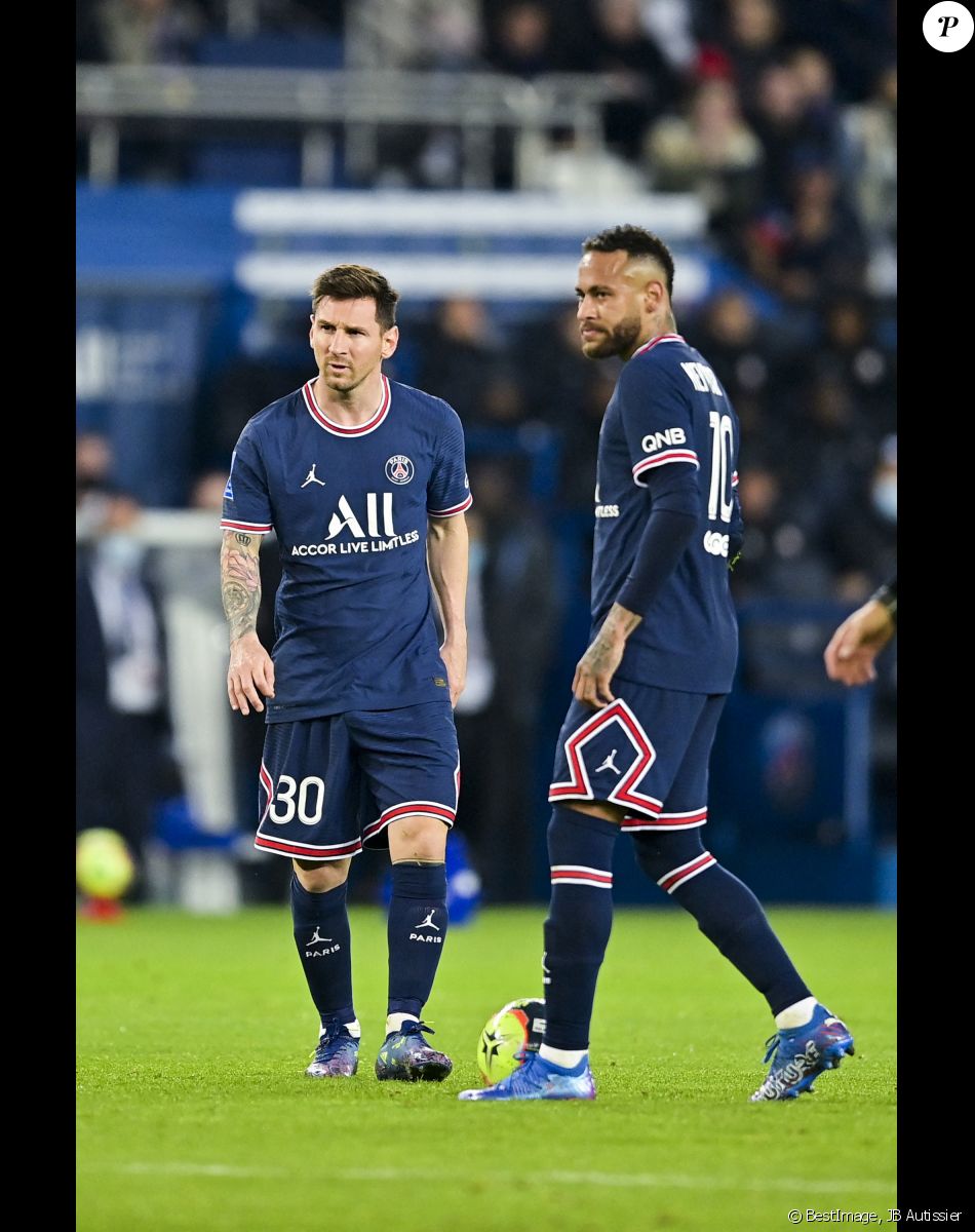 Neymar Jr et Lionel Messi (PSG) - Match de Ligue 1 Uber Eats Psg (2) - Lille(1) au Parc des Princes à Paris le 29 octobre 2021. © JB Autissier/PanoramicBestimage