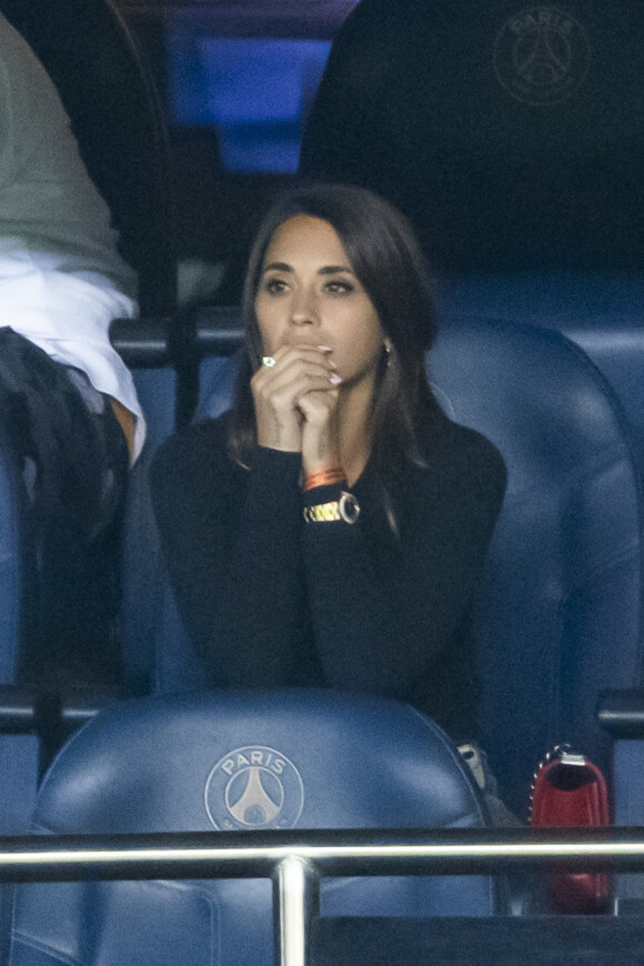 Antonella Roccuzzo (Femme de Lionel Messi) - People assistent à la victoire du PSG (2) face à Manchester City (0) lors de la deuxième journée de la Ligue des champions au Parc des Princes à Paris le 28 septembre 2021. © Cyril Moreau/Bestimage