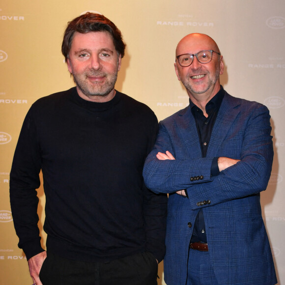 Philippe Lellouche et Philippe Robbrecht (PDG de Jaguar Land Rover France) lors de la soirée de lancement du nouveau Range Rover au Pavillon Vendôme à Paris le 4 novembre 2021. © Veeren / Bestimage 