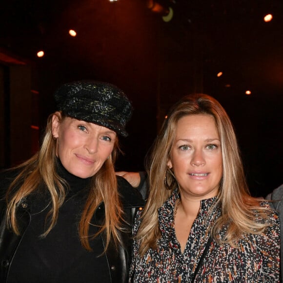 Philippe Lellouche, Estelle Lefébure, Caroline Faindt et Zinedine Soualem lors de la soirée de lancement du nouveau Range Rover au Pavillon Vendôme à Paris le 4 novembre 2021. © Veeren / Bestimage 