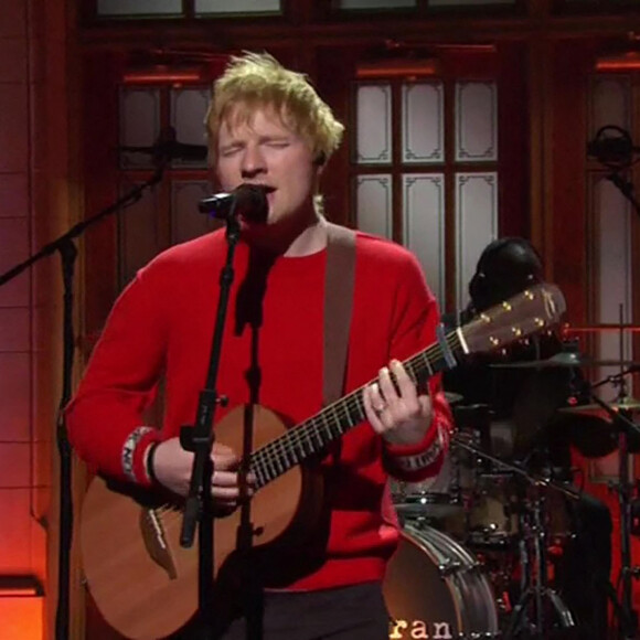 Ed Sheeran dans l'émission "Saturday Night Live" à Los Angeles. Le 6 novembre 2021 