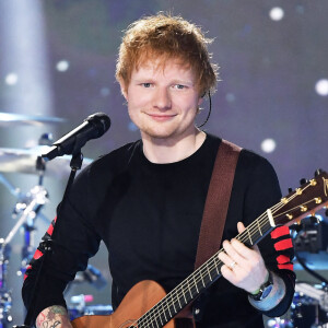 Ed Sheeran se produit dans l'émission Idol sur TV4 en Suède le 7 octobre 2021 