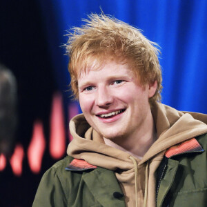 Ed Sheeran sur le plateau de l'émission "Skavlan" à Stockholm, le 6 octobre 2021. 