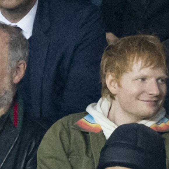 Ed Sheeran avec sa femme Cherry Seaborn et son père John Sheeran - People assistent à la victoire du PSG (2) face à Manchester City (0) lors de la deuxième journée de la Ligue des champions au Parc des Princes à Paris le 28 septembre 2021. © Cyril Moreau/Bestimage 