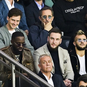 Gad Elmaleh avec son fils Noé, Gims (Maître Gims), Vegedream - People en tribunes du match de football en ligue 1 Uber Eats : Le PSG (Paris Saint-Germain) remporte la victoire 2-1 contre Lyon au Parc des Princes à Paris le 19 septembre 2021. © JB Autissier/Panoramic/Bestimage