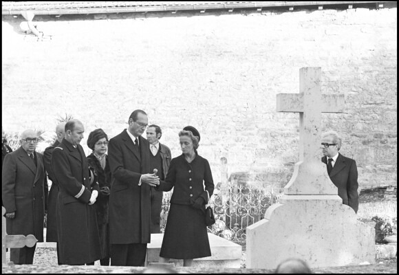 Jacques Chirac et sa femme Bernadette lors des obsèques d'Yvonne de Gaulle en 1979 à Colombey-les-deux-Eglises