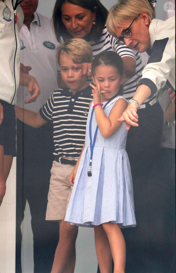 Le prince George et la princesse Charlotte de Cambridge - Le duc et la duchesse de Cambridge à la remise de prix de la régate King's Cup à Cowes le 8 août 2019.