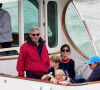 Carole et Michael Middleton, le prince George de Cambridge - Les enfants du duc et de la duchesse de Cambridge regardent d'un bateau la régate King's Cup le 8 août 2019.