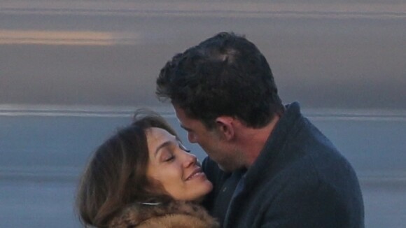 Jennifer Lopez et Ben Affleck amoureux : baiser et long câlin avant de se quitter