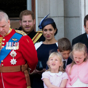 Le prince Harry, duc de Sussex, et Meghan Markle, duchesse de Sussex,James Mountbatten-Windsor, vicomte Severn, Savannah Phillips, Isla Phillips - La famille royale au balcon du palais de Buckingham lors de la parade Trooping the Colour 2019, célébrant le 93ème anniversaire de la reine Elisabeth II, Londres, le 8 juin 2019. 