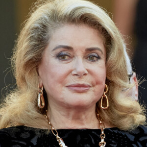 Catherine Deneuve - Montée des marches du film "De son vivant" lors du 74e Festival International du Film de Cannes. © Borde-Jacovides-Moreau / Bestimage