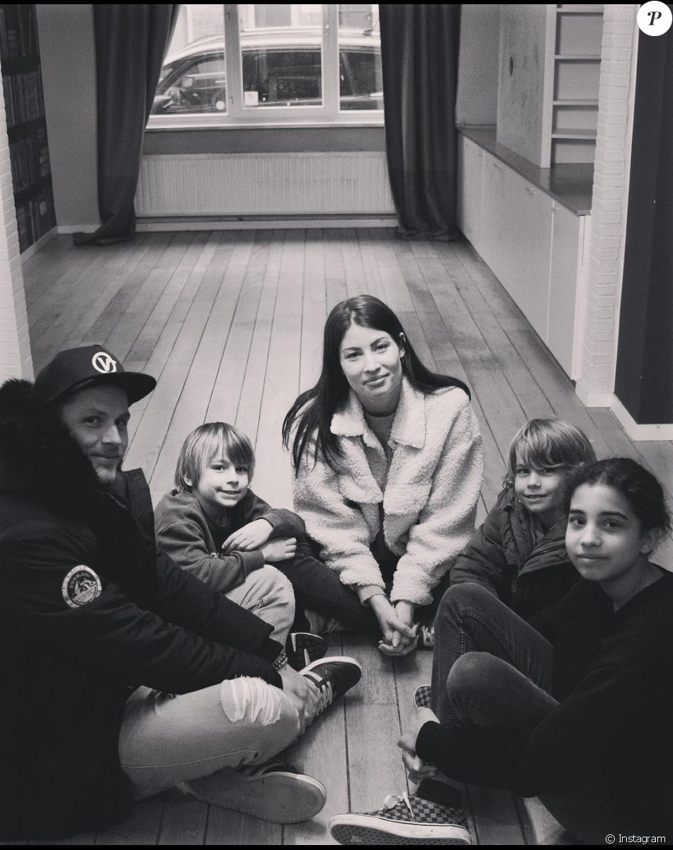Jill avec son compagnon Simon et ses enfants